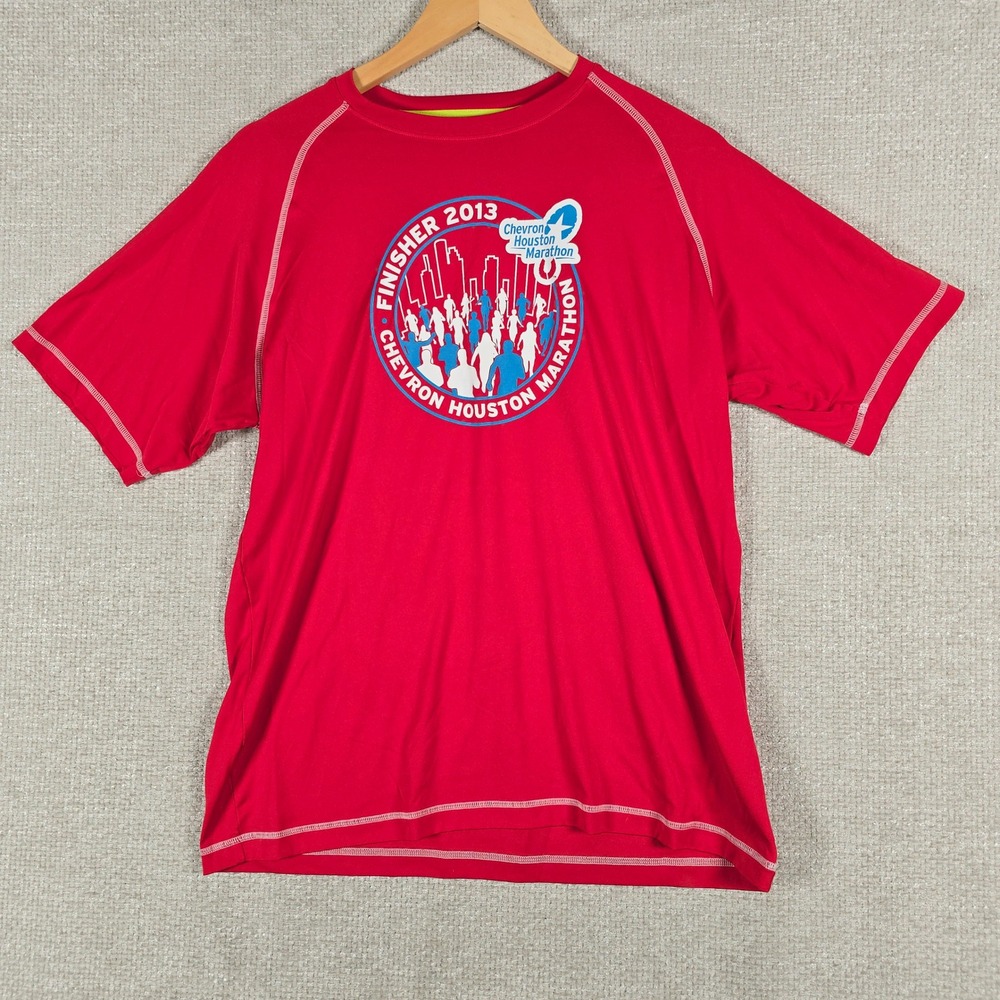 Under Armour Mens Red 2013 Chevron Houston Marathon Finisher Shirt Size MD Loose
